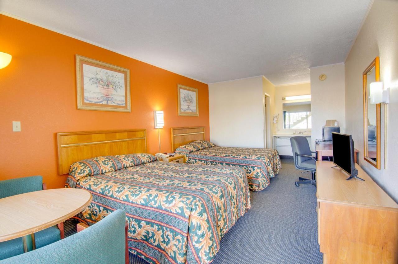Scottish Inns Collinsville - Martinsville Exteriör bild